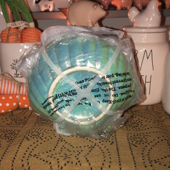 Rae Dunn SEA Seashell Shaped Appetizer Plates Iridescent Blue/Green Set of 4 - Picture 2 of 8